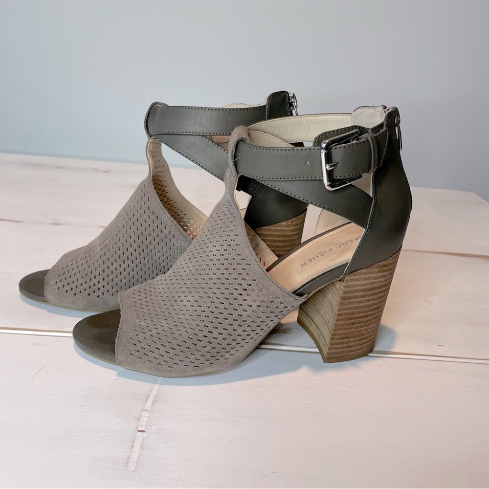 Marc Fisher Gabie Heels Grey Taupe Suede Cutout Block Heel Size 10